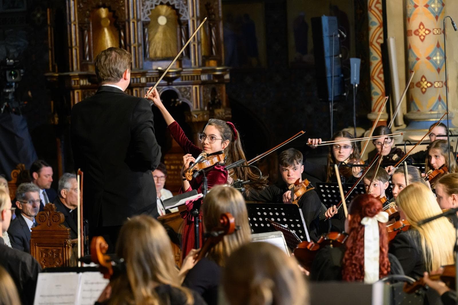 Lara Tamcan violin performance — photo 2