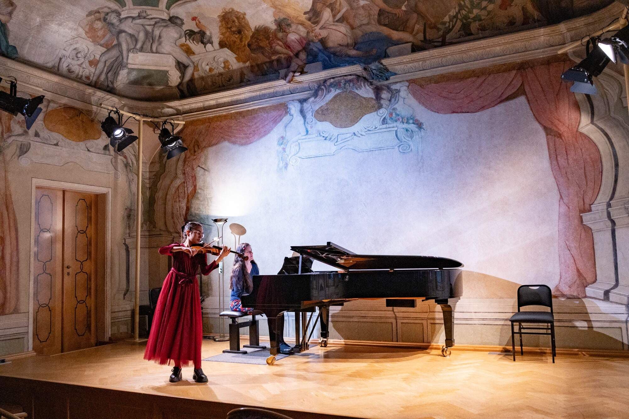 Lara Tamcan violin performance — photo 6