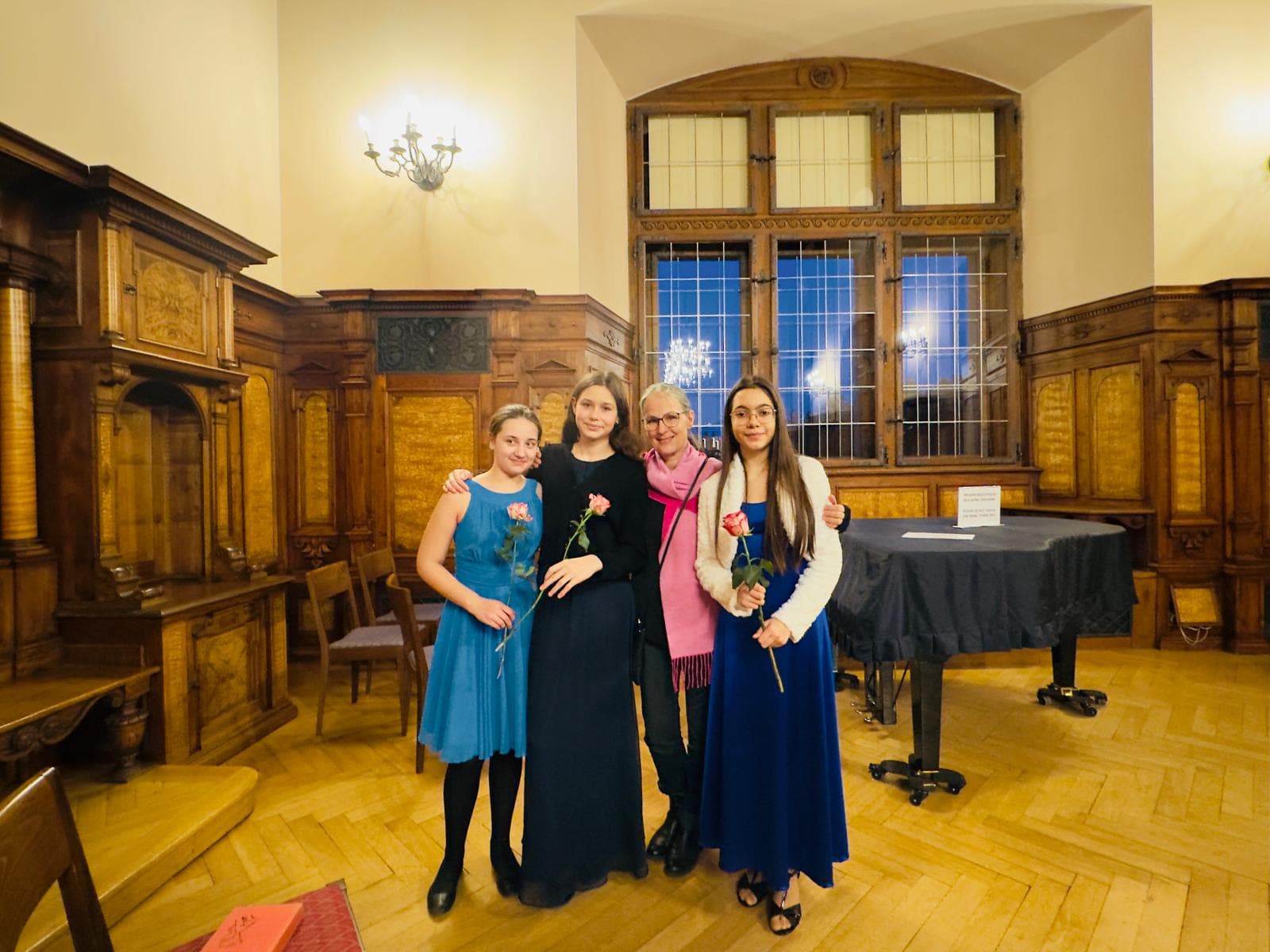 Lara Tamcan violin performance — photo 1