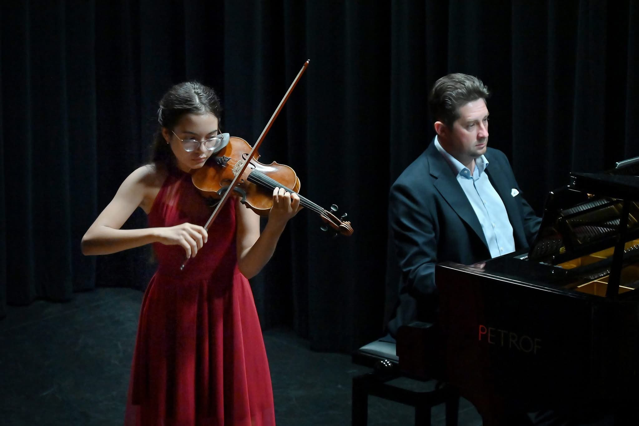 Lara Tamcan violin performance — photo 11